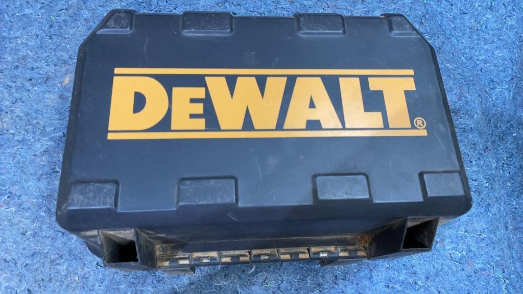 Dewalt laser level with tripod and measuring tool