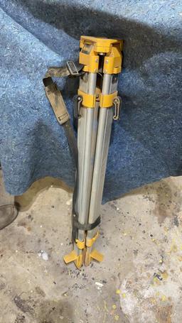 Dewalt laser level with tripod and measuring tool