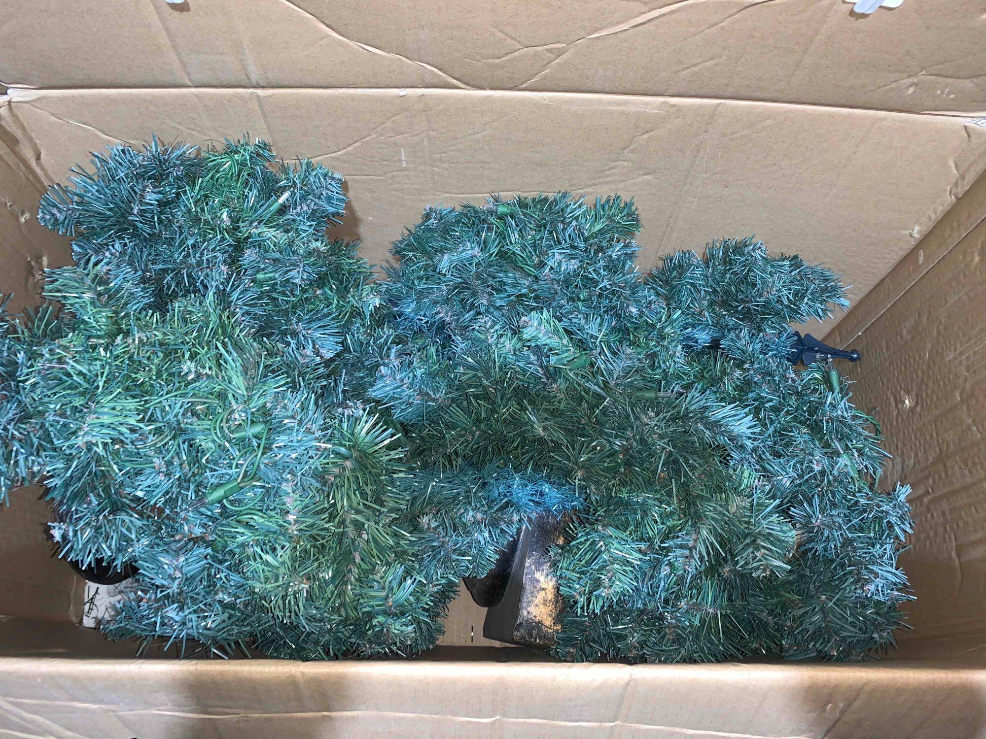 HOME ACCENTS 6FT Pre-Lit Spiral Potted Tree