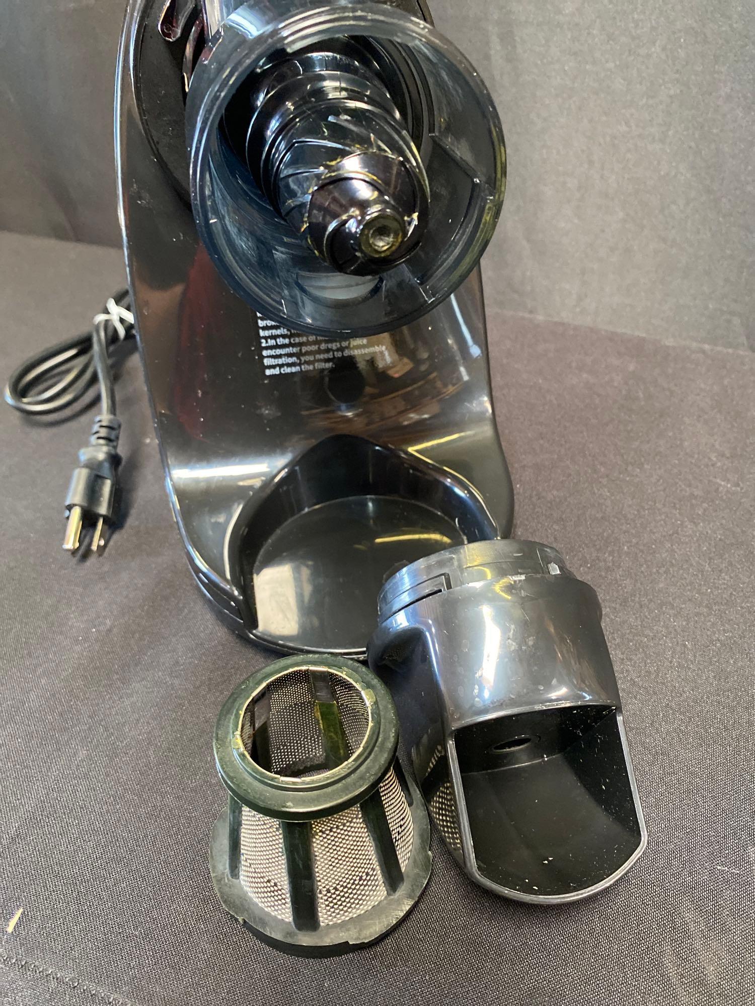 AMZCHEF Masticating Juicer Machines