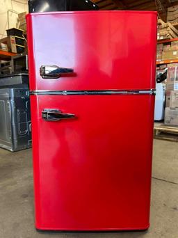 Insignia - Retro 3.1 cu. ft. Mini Fridge with Top Freezer - Red