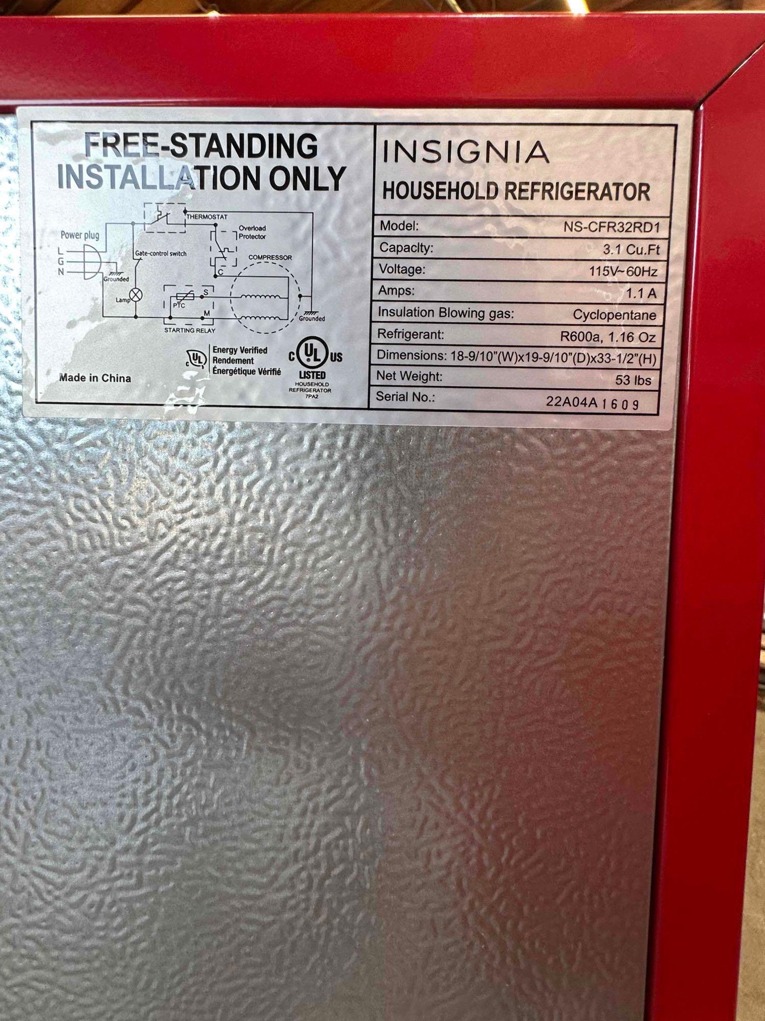 Insignia - Retro 3.1 cu. ft. Mini Fridge with Top Freezer - Red