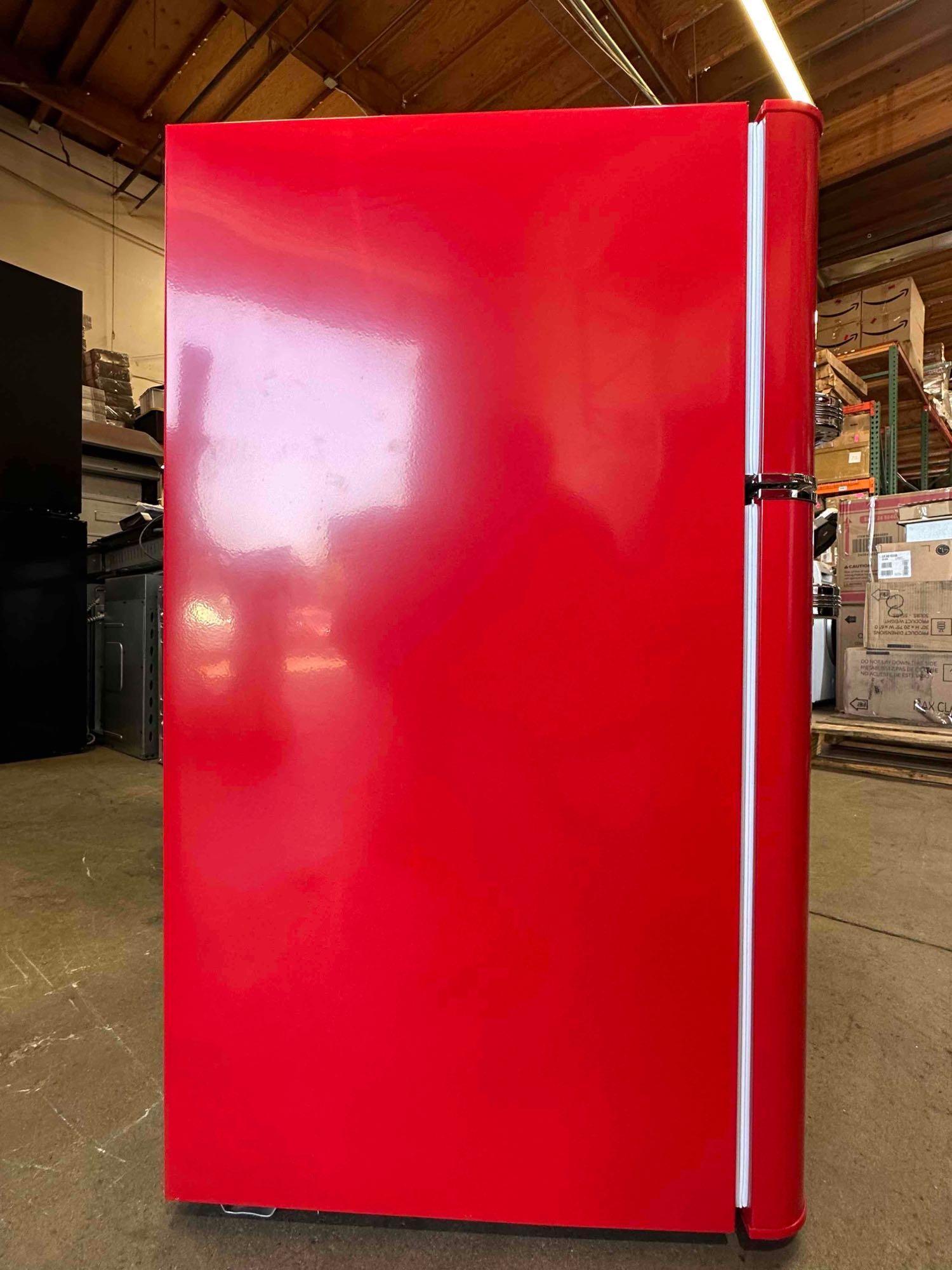 Insignia - Retro 3.1 cu. ft. Mini Fridge with Top Freezer - Red