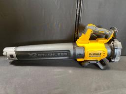 DEWALT 20V MAX XR BRUSHLESS FOLDING STRING TRIMMER AND AXIAL BLOWER COMBO KIT