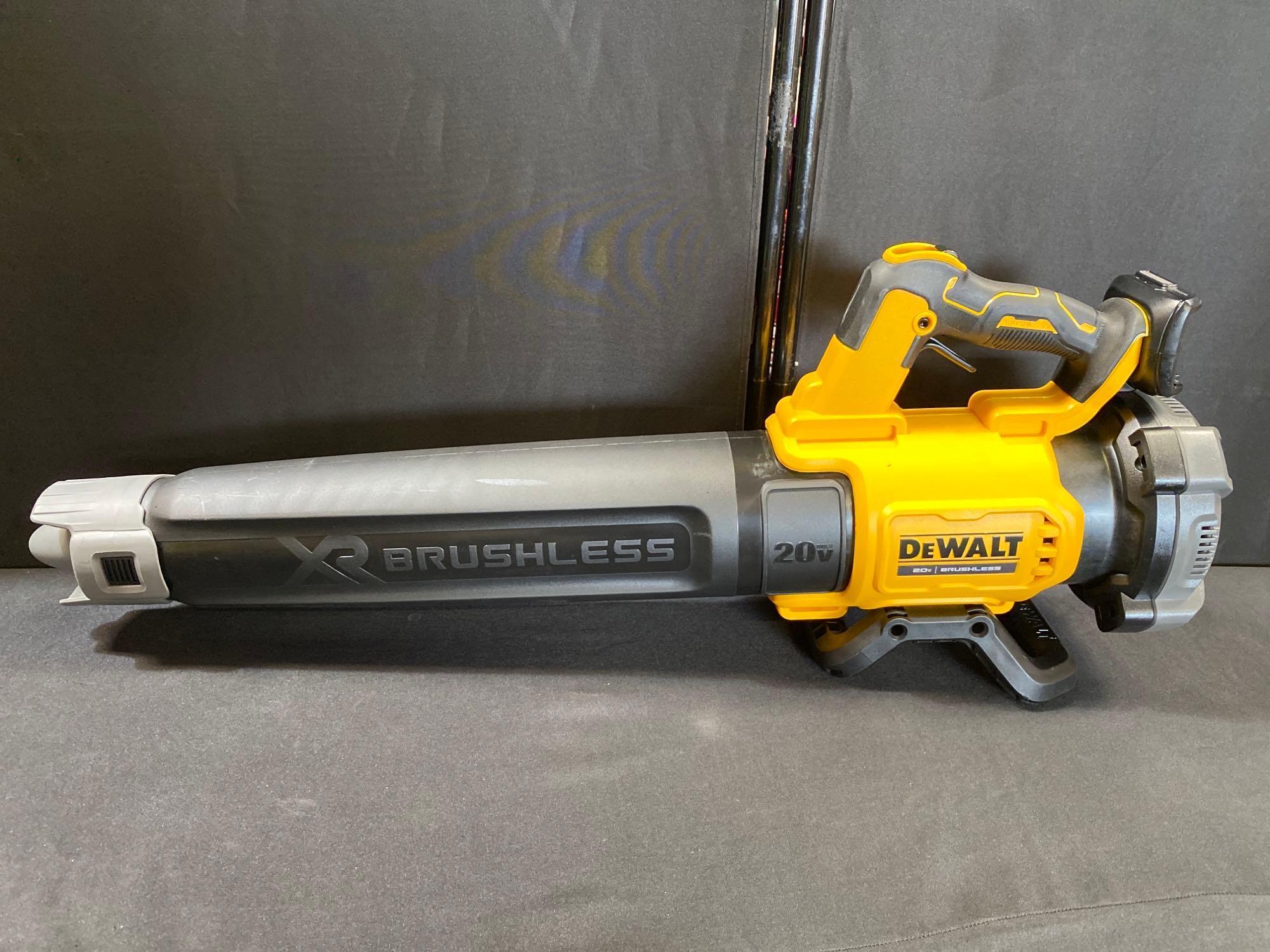 DEWALT 20V MAX XR BRUSHLESS FOLDING STRING TRIMMER AND AXIAL BLOWER COMBO KIT