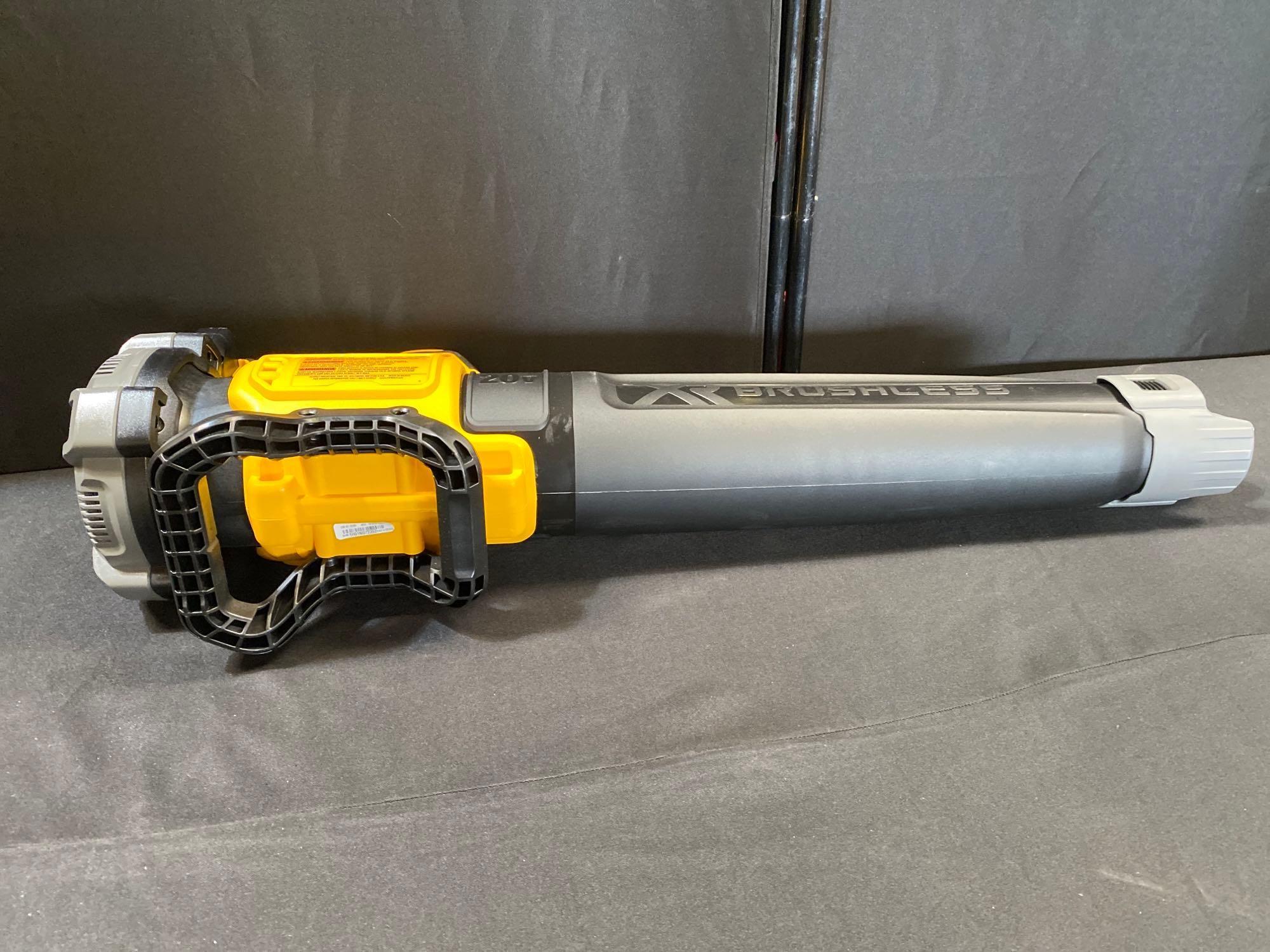 DEWALT 20V MAX XR BRUSHLESS FOLDING STRING TRIMMER AND AXIAL BLOWER COMBO KIT