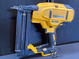 DeWALT 18 GA BRAD NAILER KIT