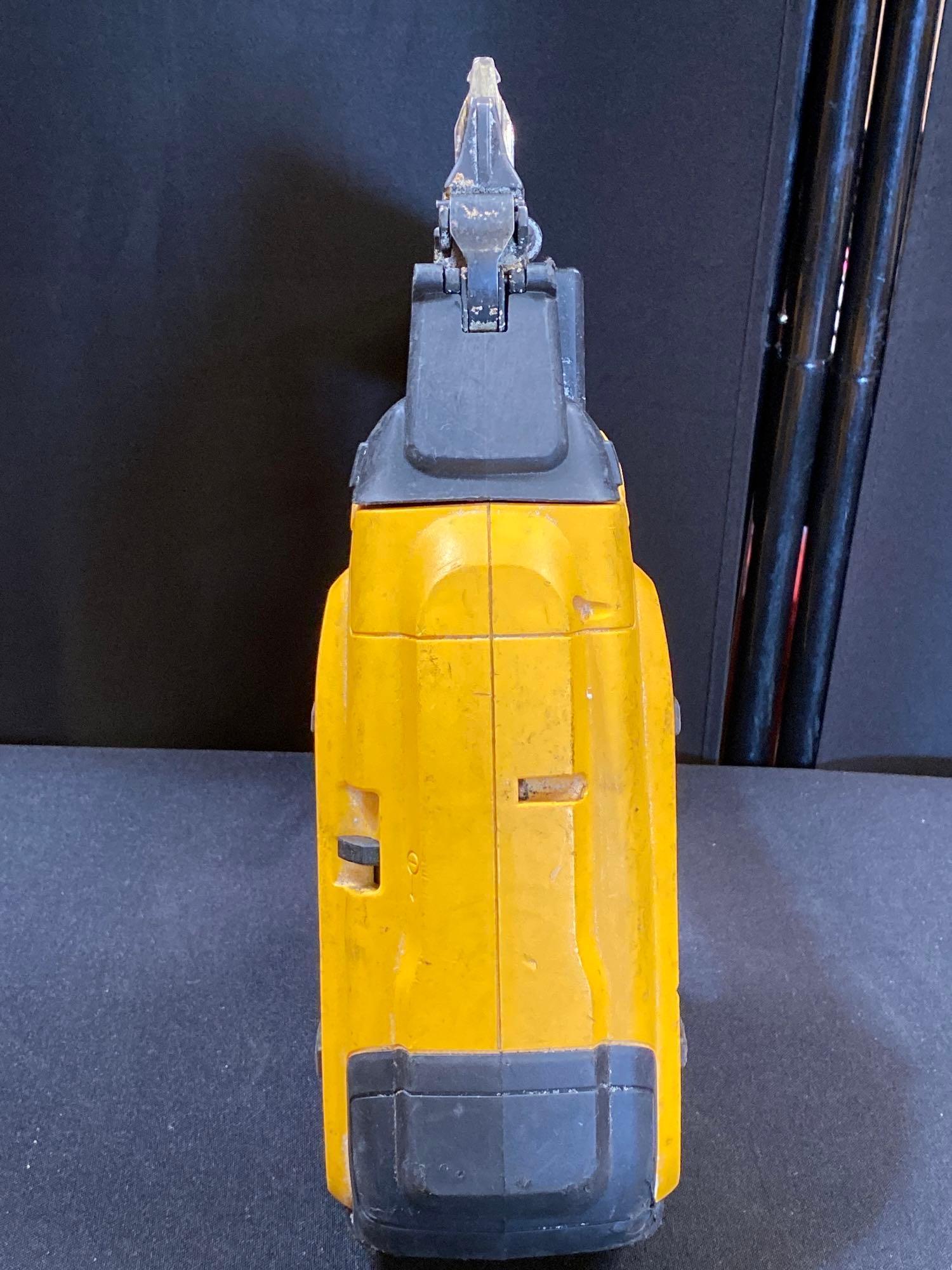 DeWALT 18 GA BRAD NAILER KIT