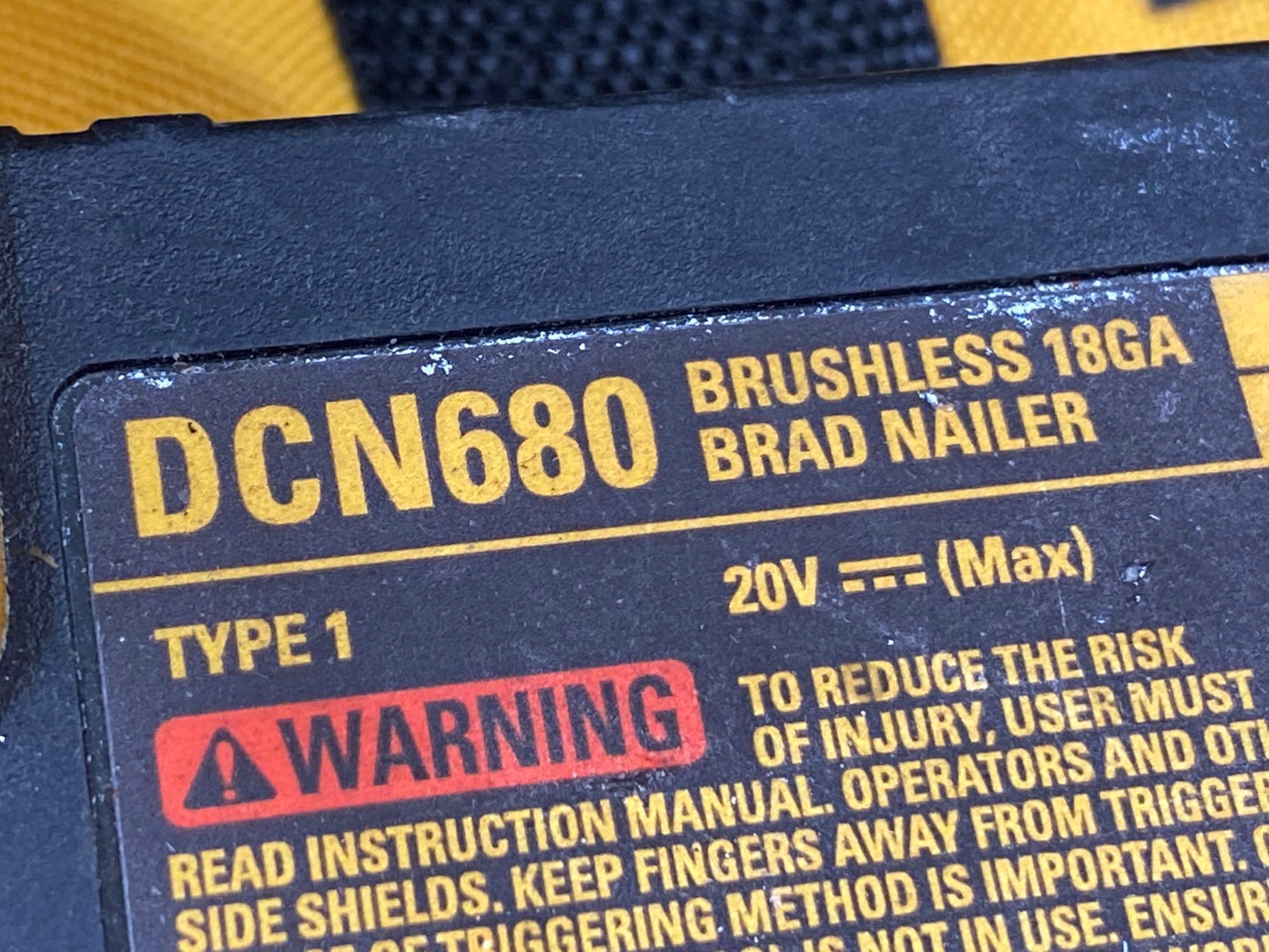 DeWALT 18 GA BRAD NAILER KIT
