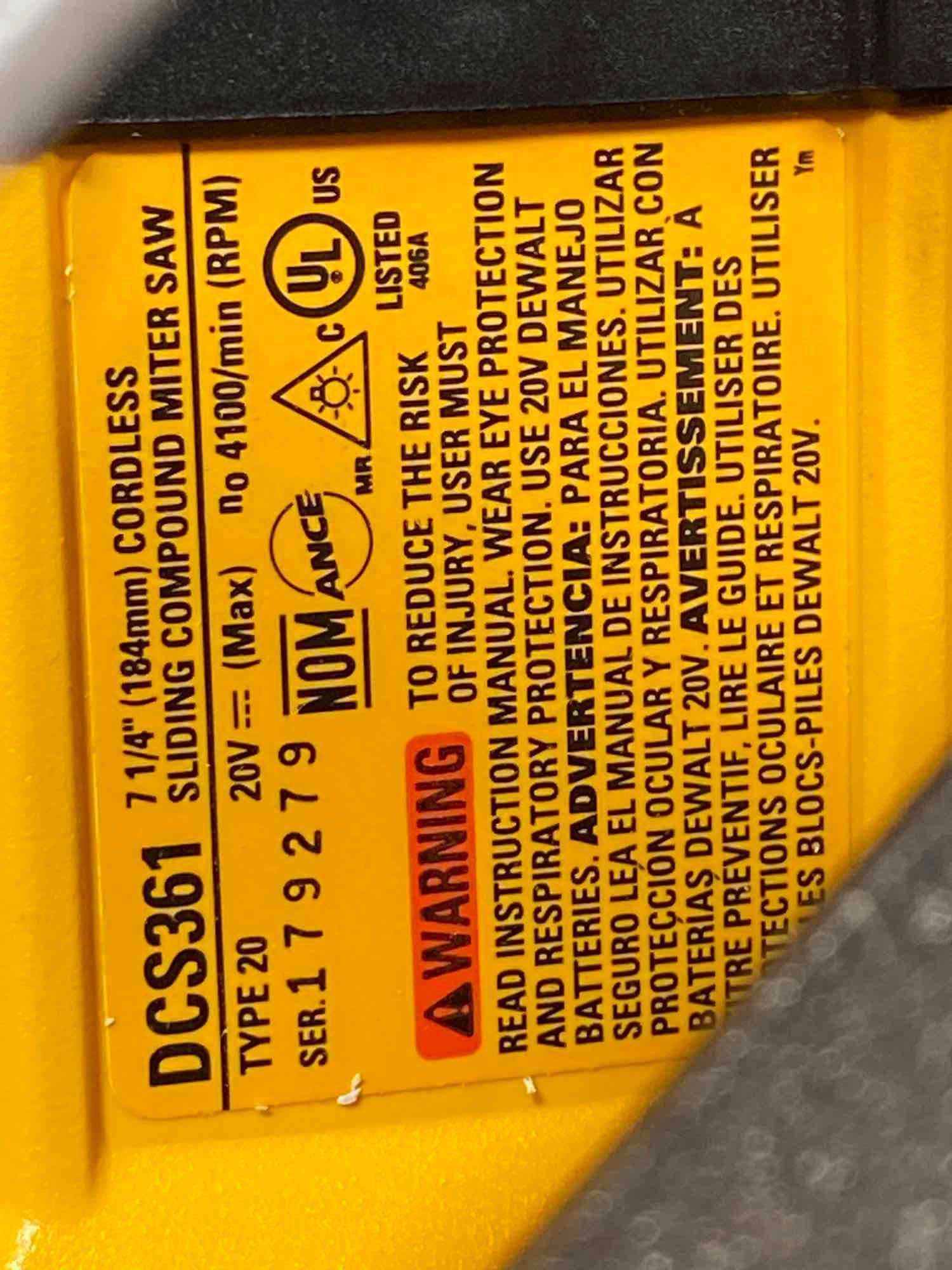 DeWALT 7-1/4" (184 mm) CORDLESS SLIDING COMPOUND MITER SAW KIT