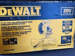 DeWALT 7-1/4" (184 mm) CORDLESS SLIDING COMPOUND MITER SAW KIT