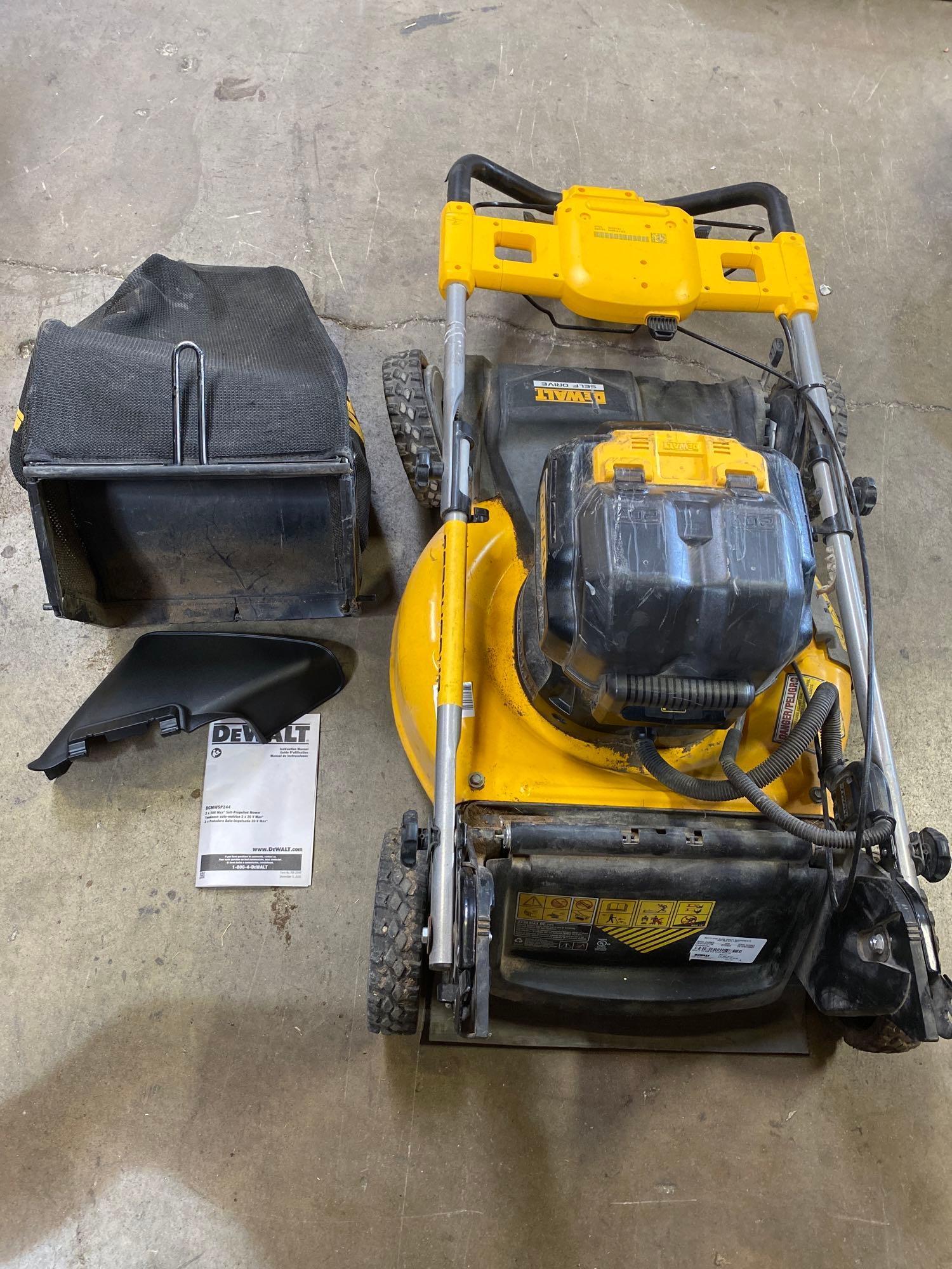 DEWALT 20V MAX Lawn Mower