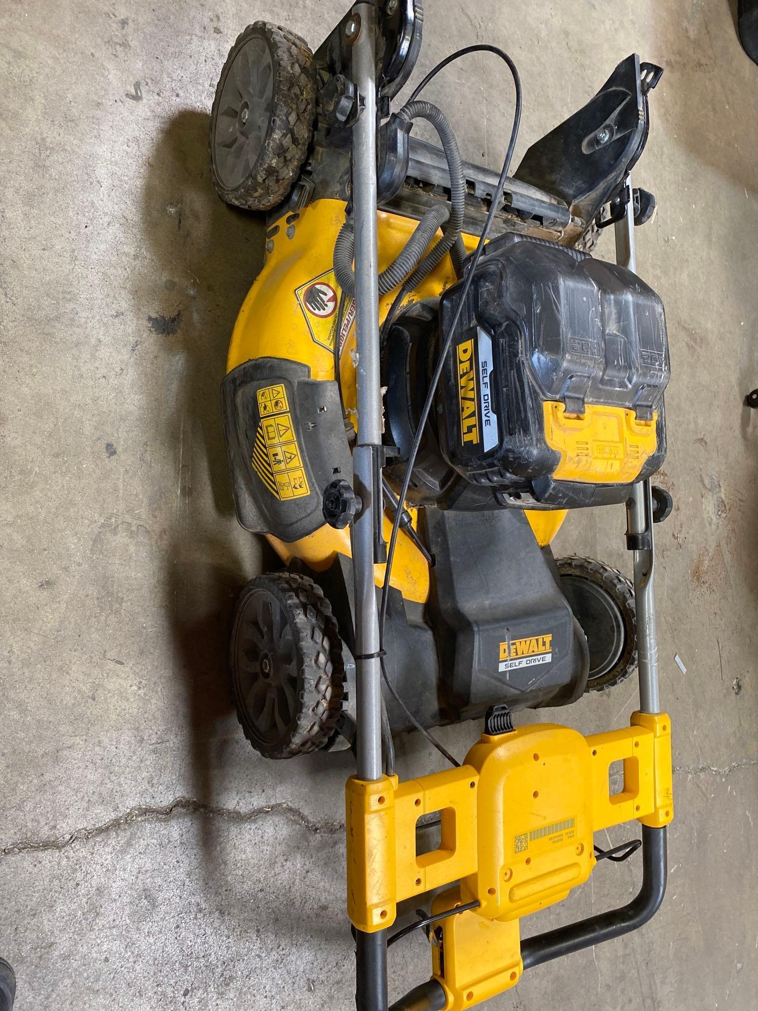DEWALT 20V MAX Lawn Mower