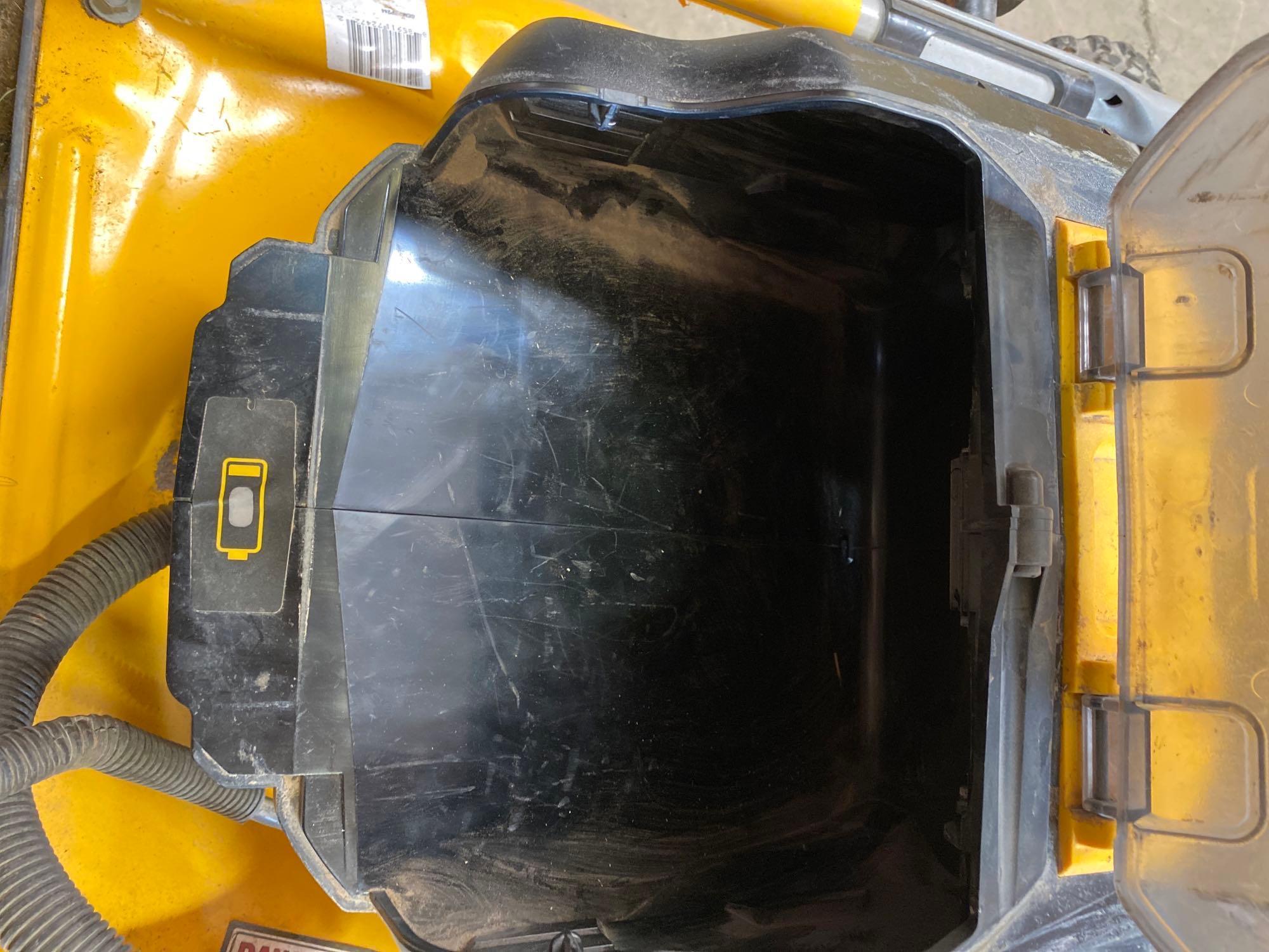 DEWALT 20V MAX Lawn Mower