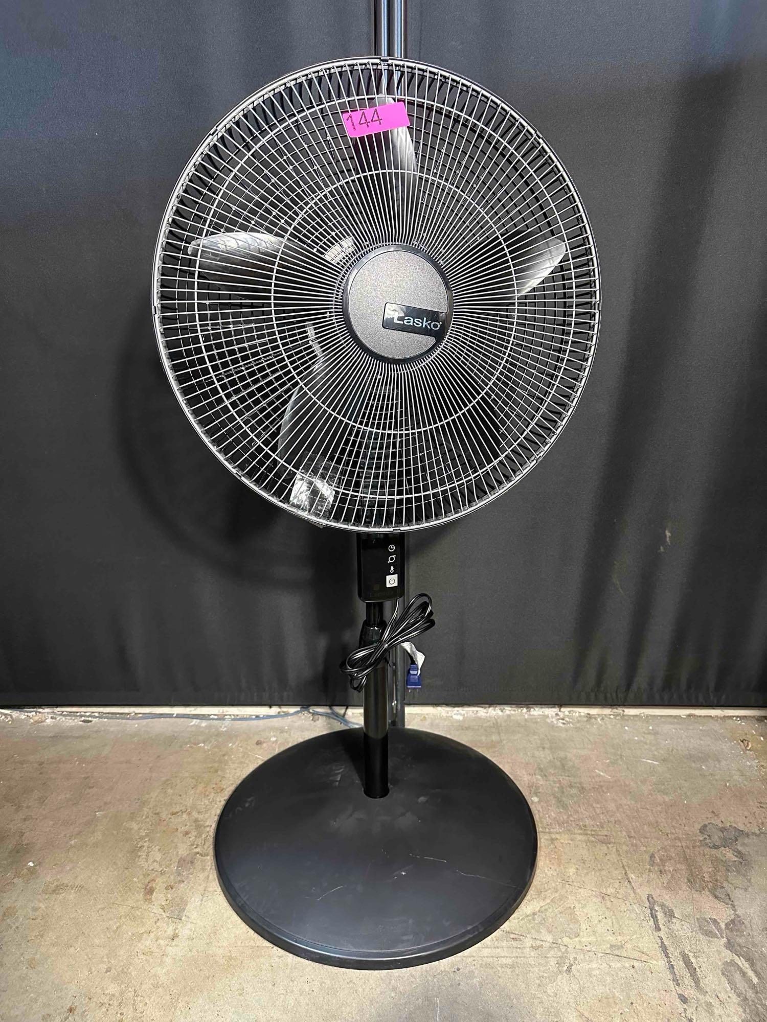 Lasko Oscillating Pedestal Fan 16"