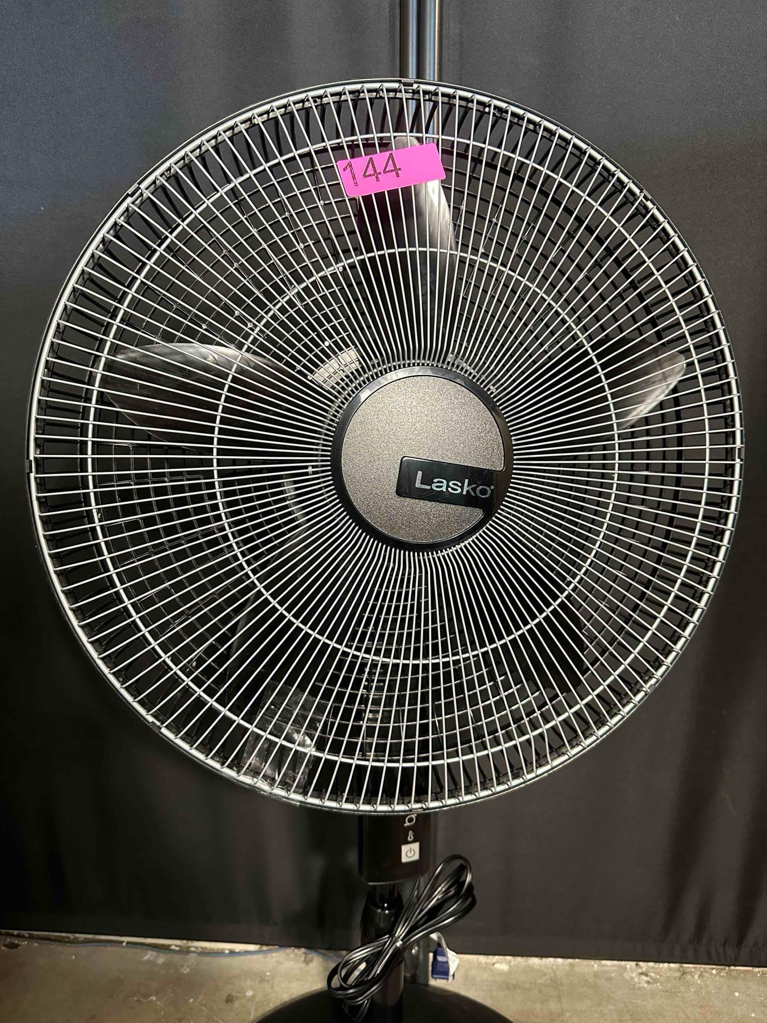 Lasko Oscillating Pedestal Fan 16"