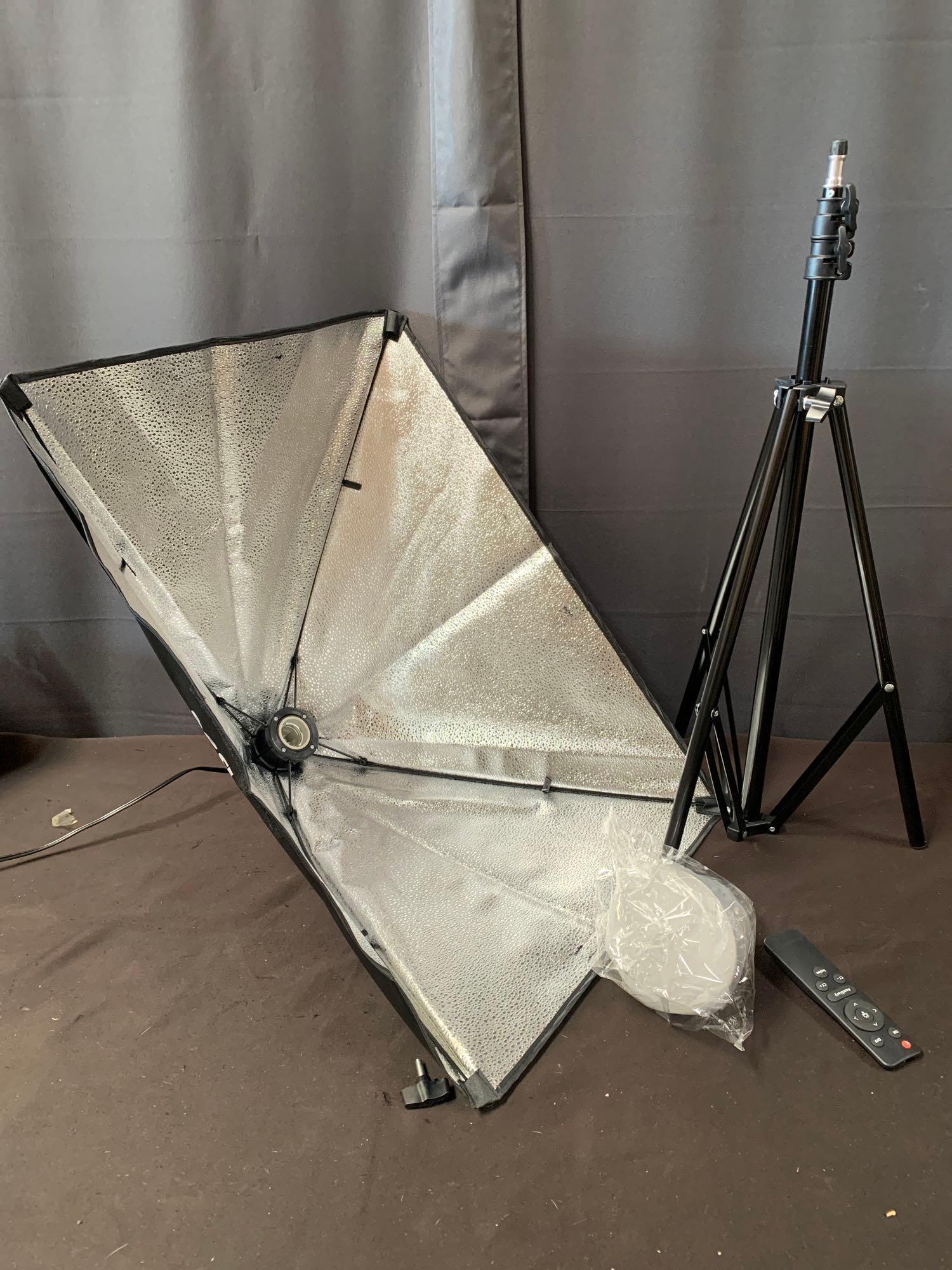 MountDog Softbox Lighting Kit, Photography Studio Light with 19.7"X27.5" Reflector