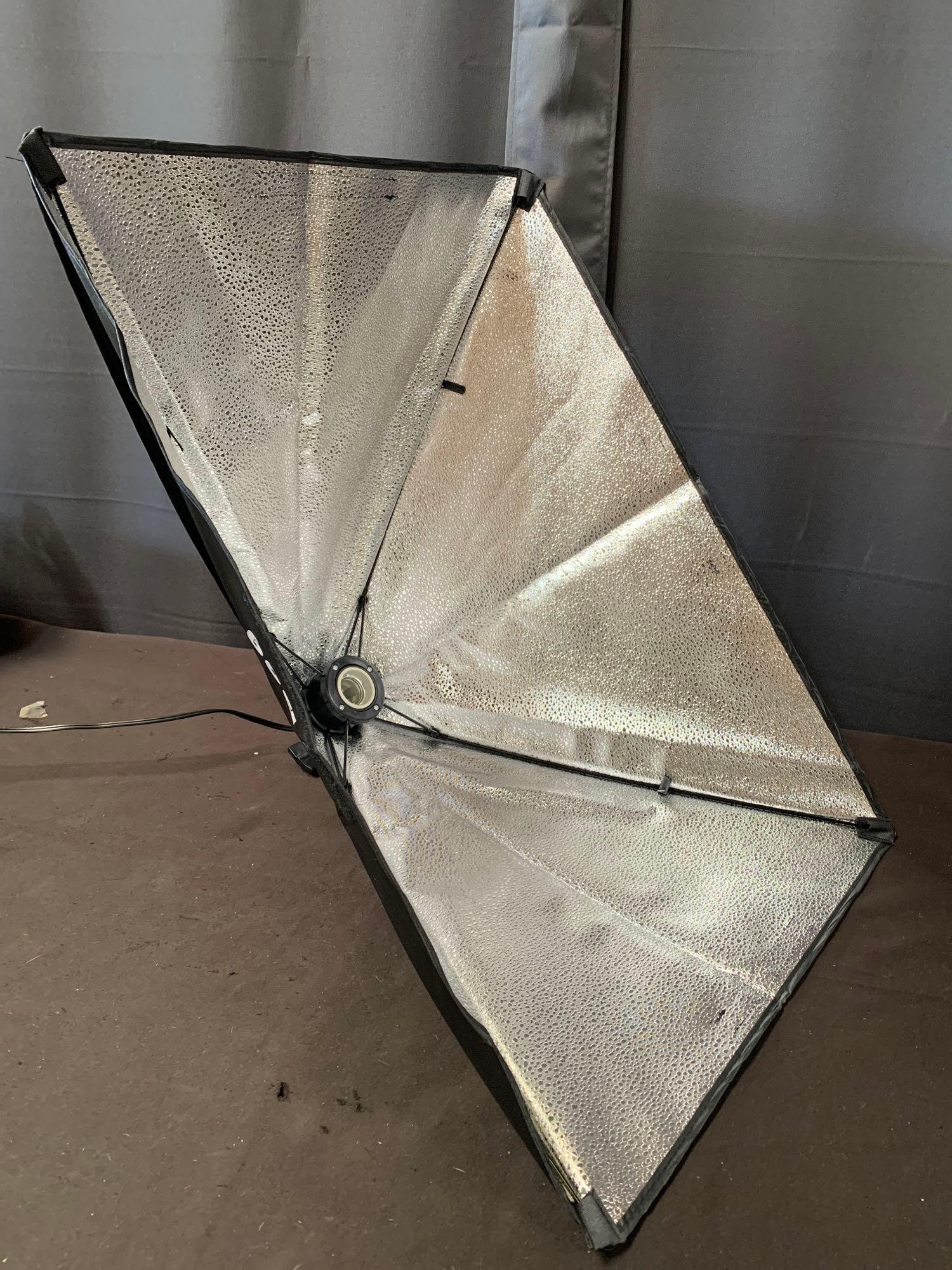 MountDog Softbox Lighting Kit, Photography Studio Light with 19.7"X27.5" Reflector