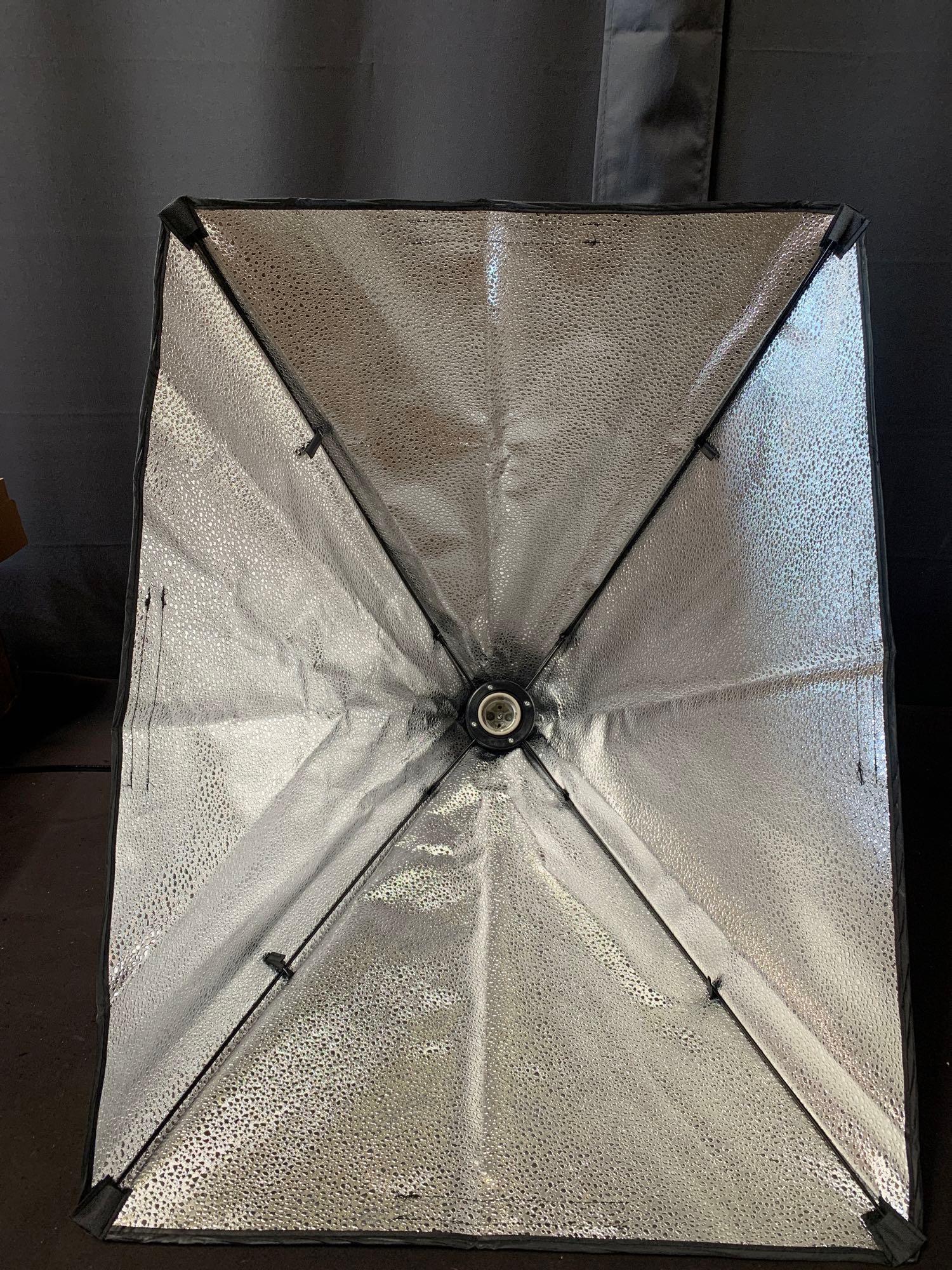 MountDog Softbox Lighting Kit, Photography Studio Light with 19.7"X27.5" Reflector