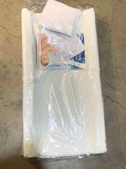 Simmons Kids... ComforPedic from Beautyrest... Contoured Changing Pad with Plush Cover
