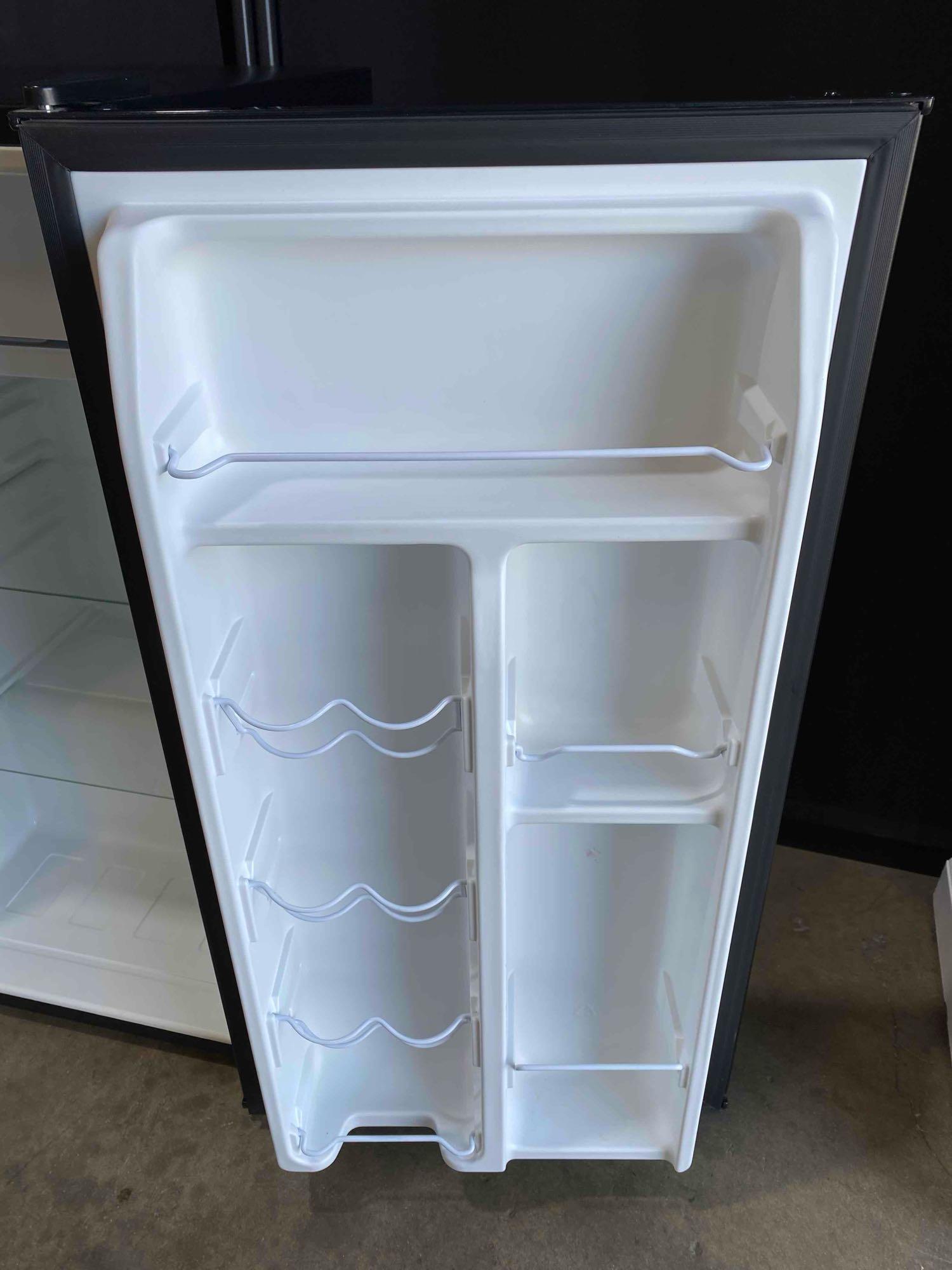 IGLOO 18 in. Width 3.2 cu.ft Black Mini Refrigerator