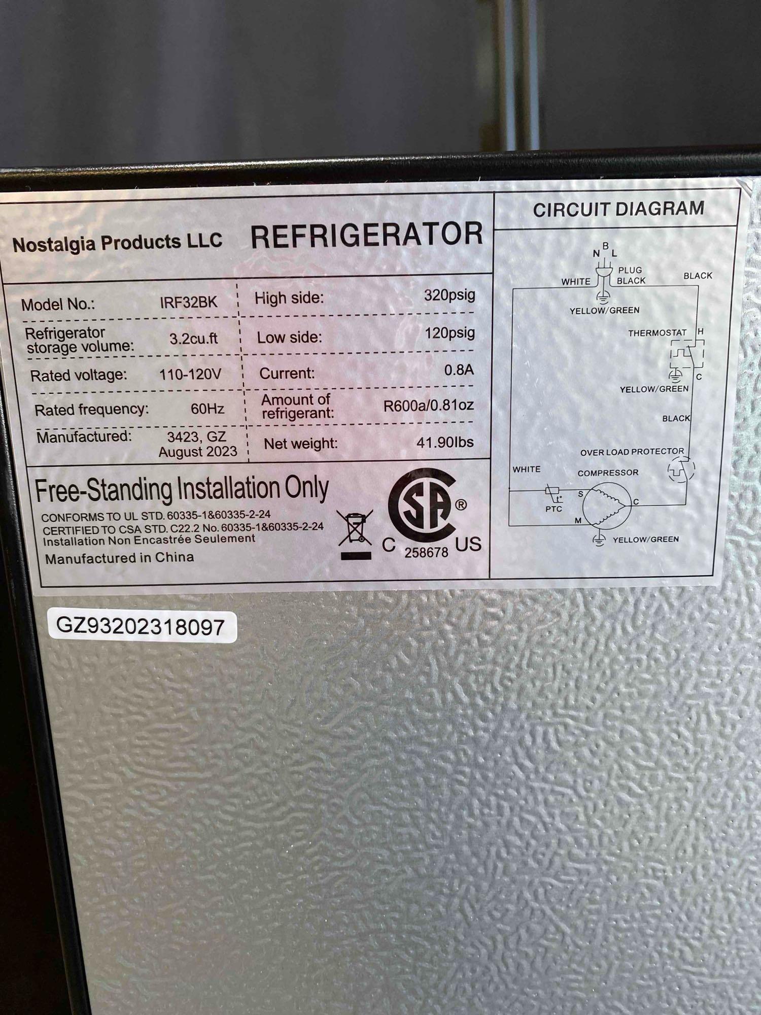 IGLOO 18 in. Width 3.2 cu.ft Black Mini Refrigerator