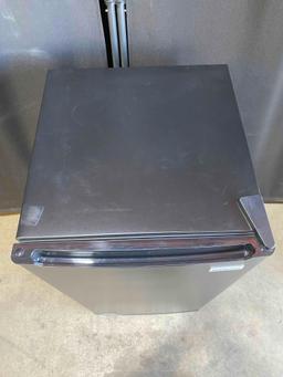 IGLOO 18 in. Width 3.2 cu.ft Black Mini Refrigerator