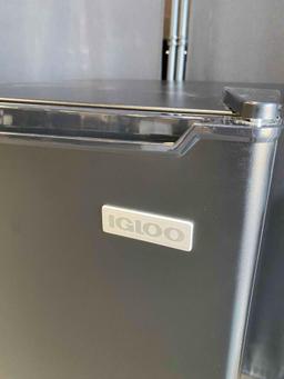 IGLOO 18 in. Width 3.2 cu.ft Black Mini Refrigerator