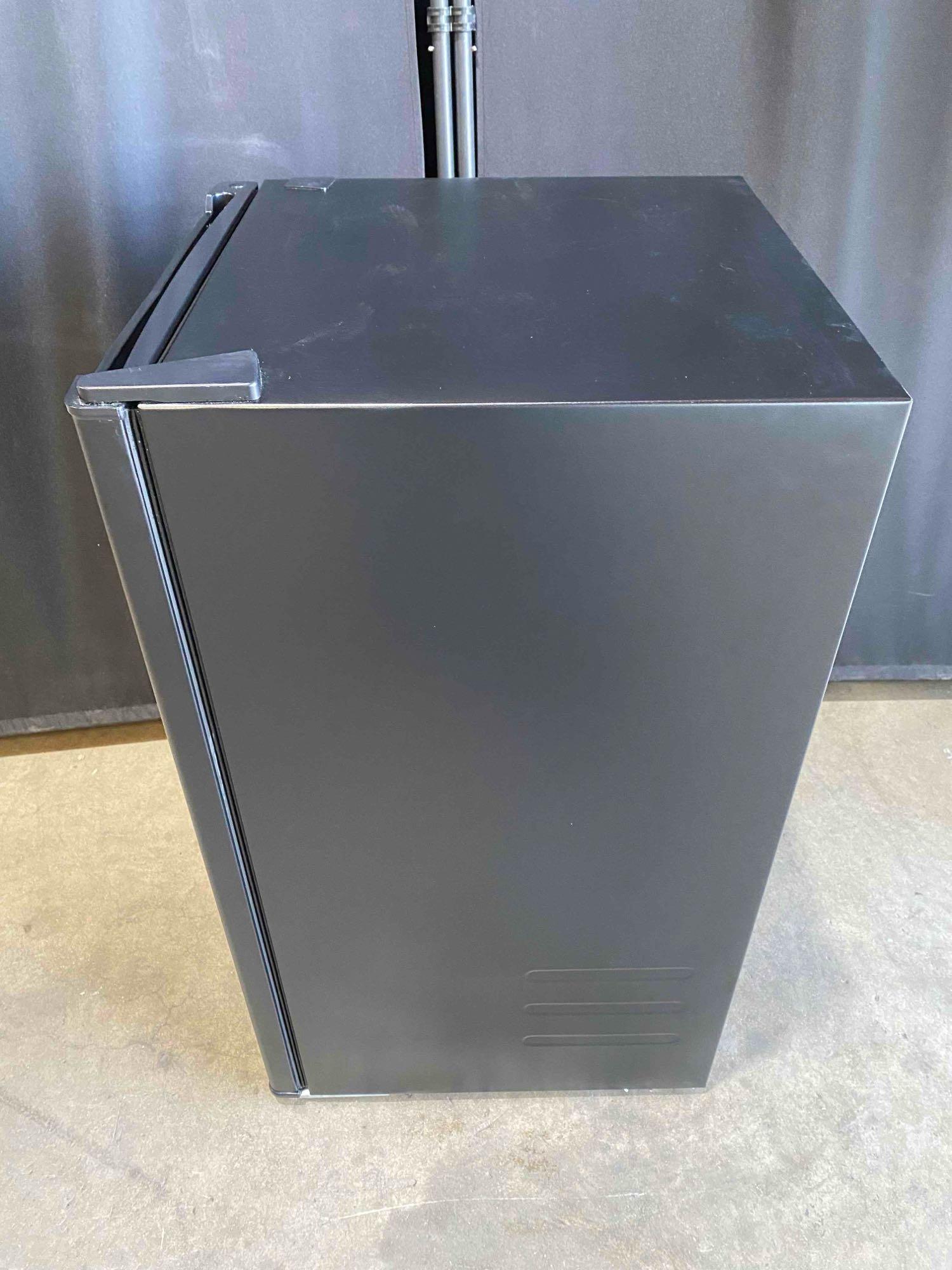 IGLOO 18 in. Width 3.2 cu.ft Black Mini Refrigerator