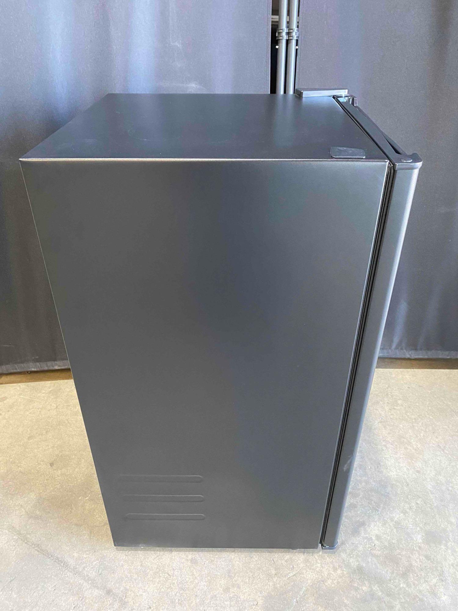 IGLOO 18 in. Width 3.2 cu.ft Black Mini Refrigerator