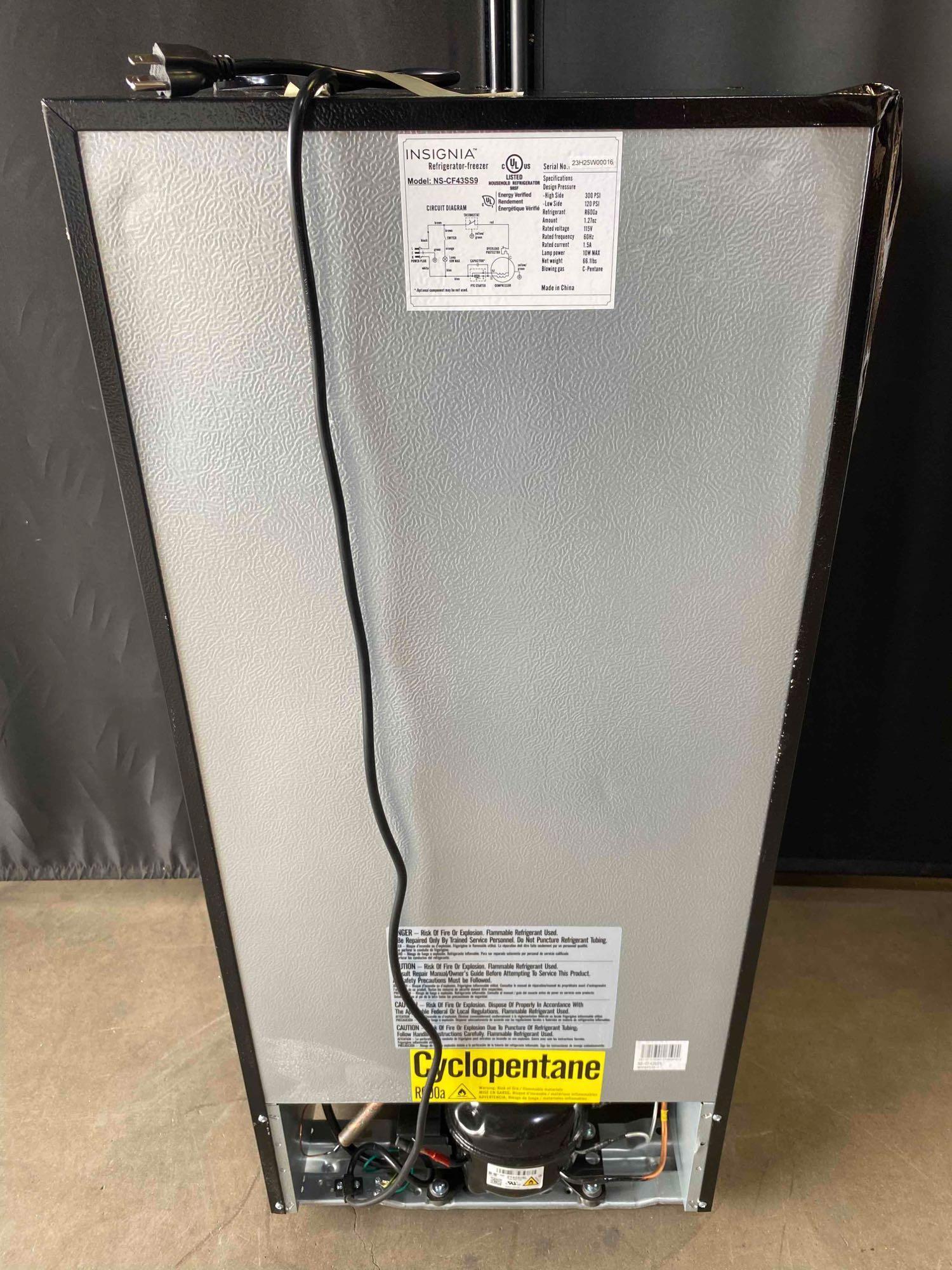 Insignia - 4.3 Cu. Ft. Mini Fridge with Top Freezer
