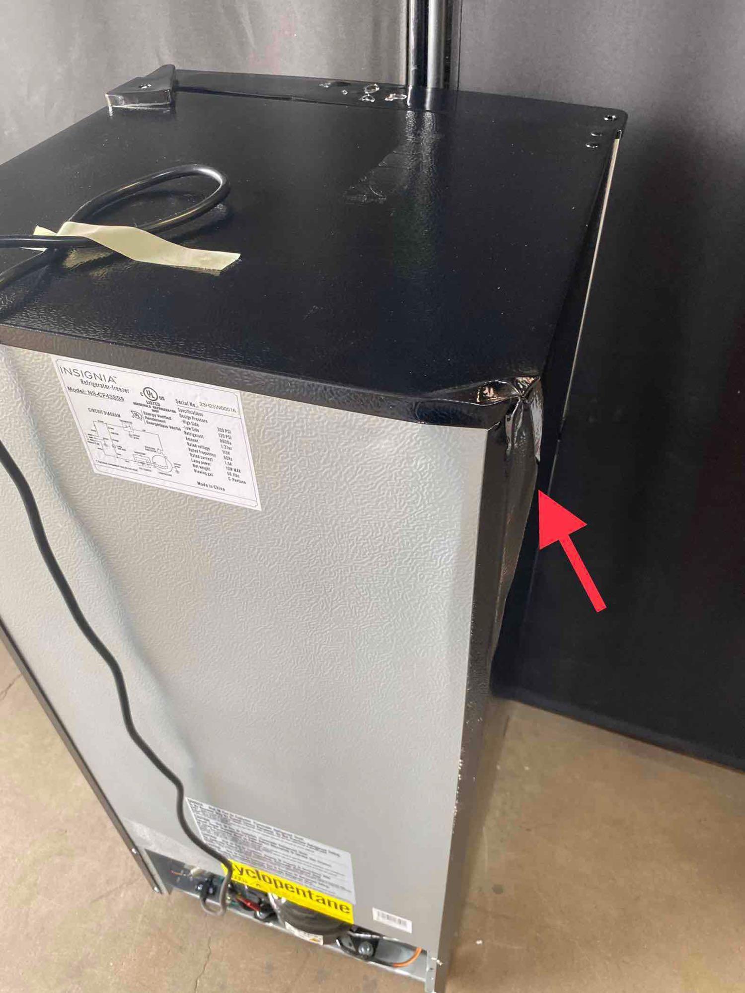 Insignia - 4.3 Cu. Ft. Mini Fridge with Top Freezer