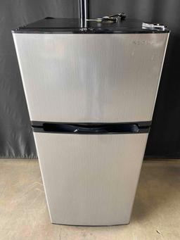 Insignia - 4.3 Cu. Ft. Mini Fridge with Top Freezer