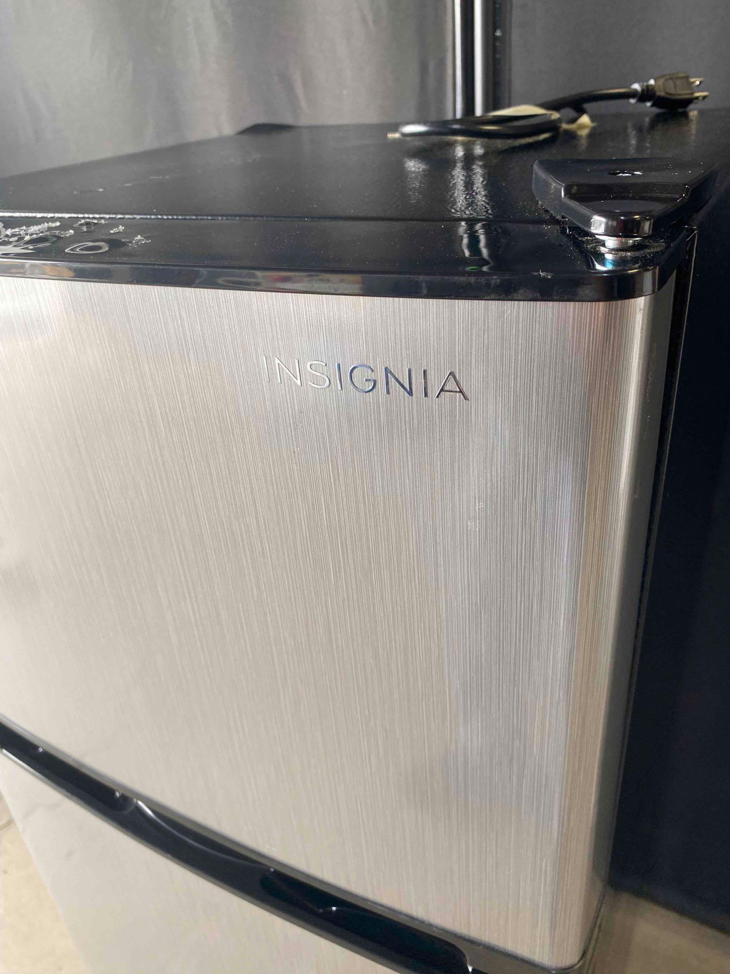 Insignia - 4.3 Cu. Ft. Mini Fridge with Top Freezer