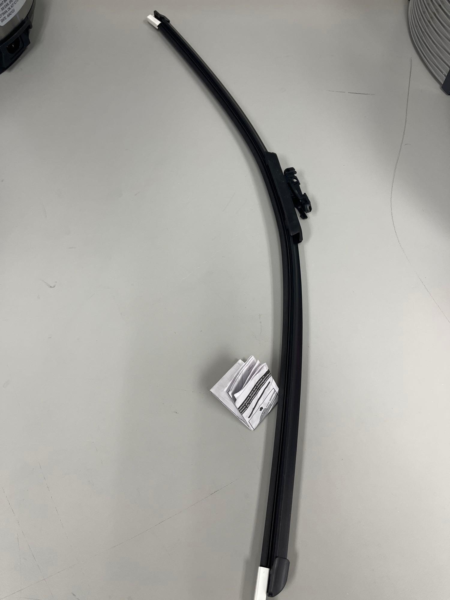 QTY 2 of 28 inch Michelin guardian plus wiper