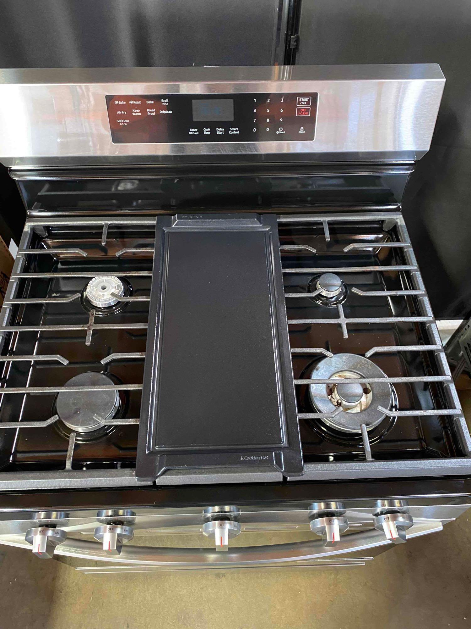 Samsung 6 cu. ft. Smart Wi-Fi Enabled Convection Gas Range
