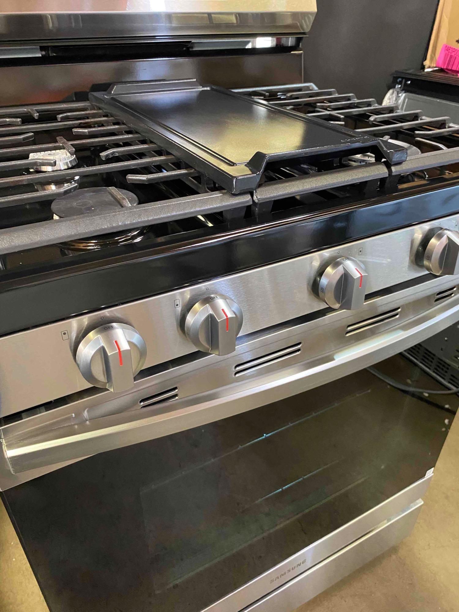 Samsung 6 cu. ft. Smart Wi-Fi Enabled Convection Gas Range