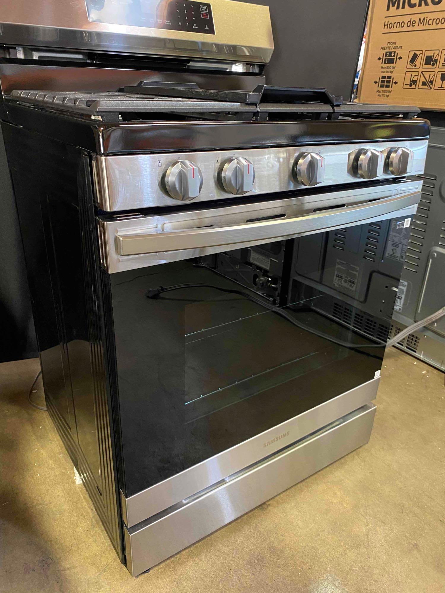 Samsung 6 cu. ft. Smart Wi-Fi Enabled Convection Gas Range