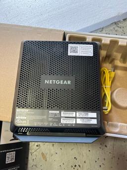NETGEAR - Nighthawk AC1900 Router with DOCSIS 3.0 Cable Modem - Black