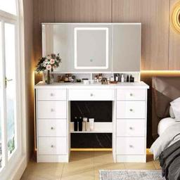 White Modern Makeup Vanity Desk 9 Drawers Wood Dressing Table With 3 Mirrors