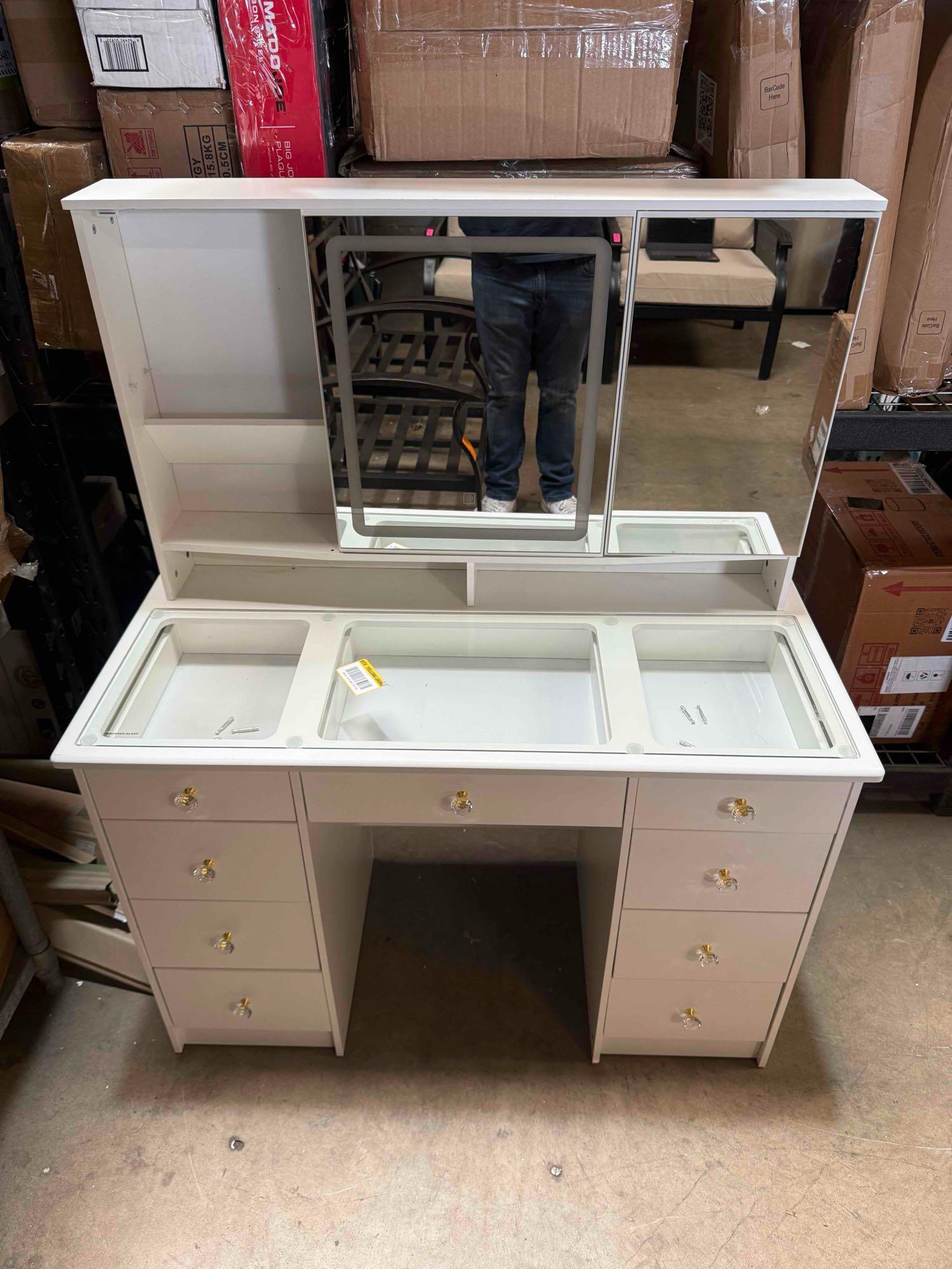 White Modern Makeup Vanity Desk 9 Drawers Wood Dressing Table With 3 Mirrors