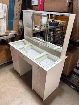 White Modern Makeup Vanity Desk 9 Drawers Wood Dressing Table With 3 Mirrors