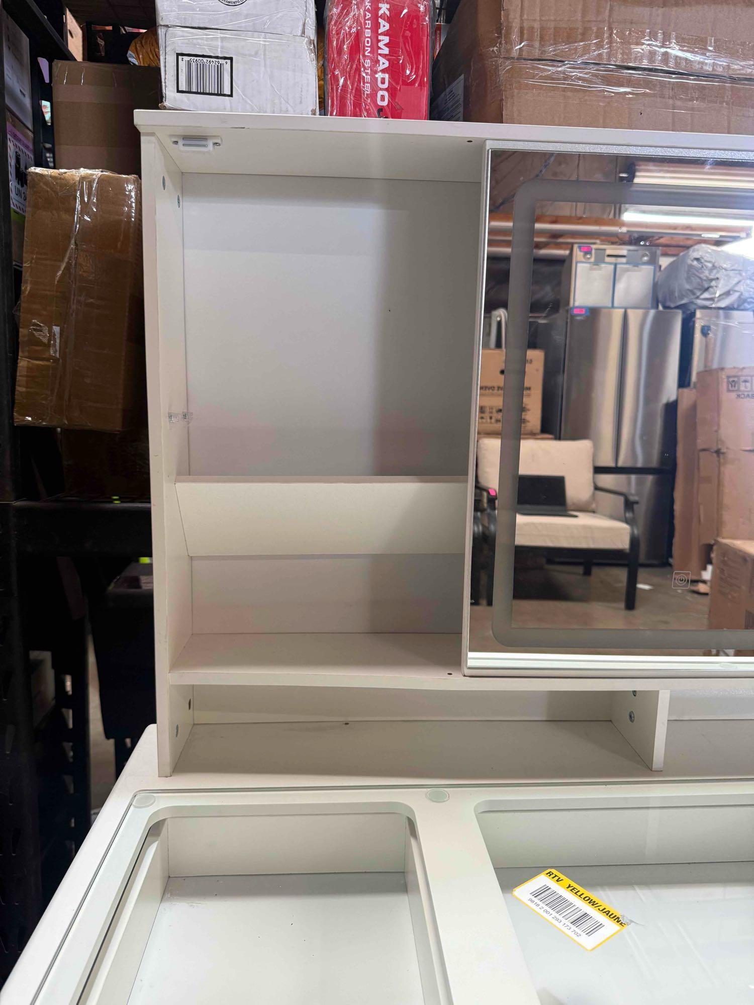 White Modern Makeup Vanity Desk 9 Drawers Wood Dressing Table With 3 Mirrors