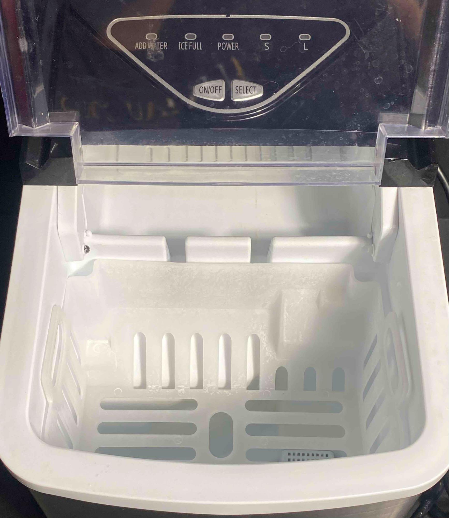 Frigidaire 26 Lbs per Day Portable Compact Maker