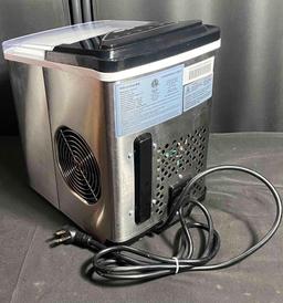 Frigidaire 26 Lbs per Day Portable Compact Maker