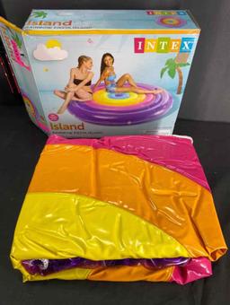 Set of INTEX Fiesta Island Float & Bestway Family Fun Pool