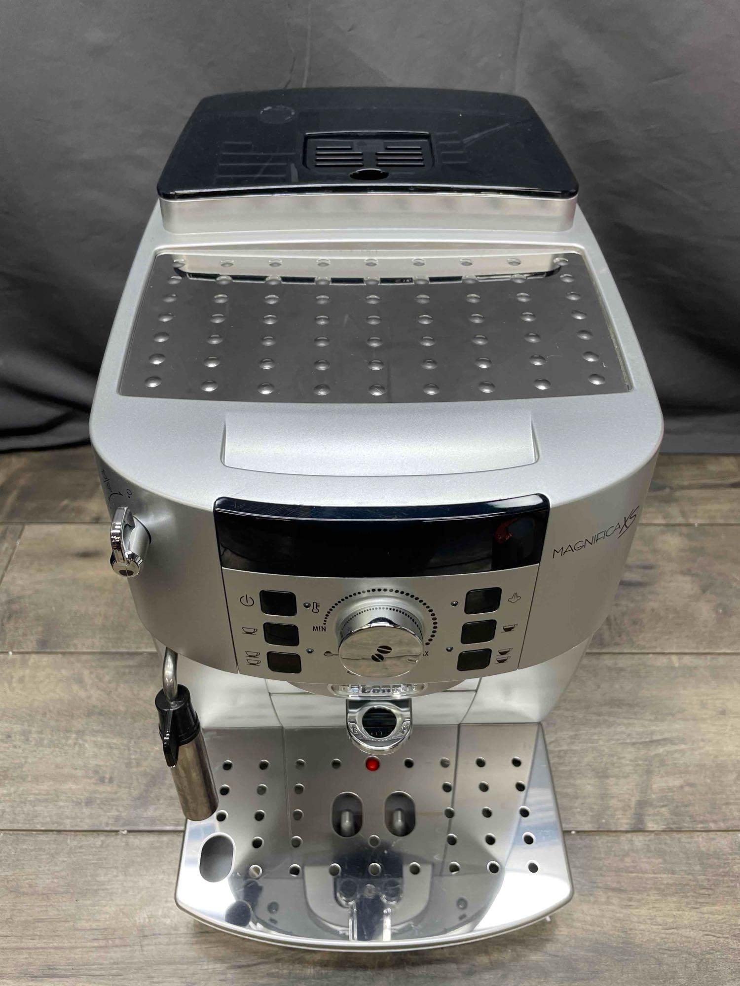 DeLonghi Magnifica XS Espresso Machine