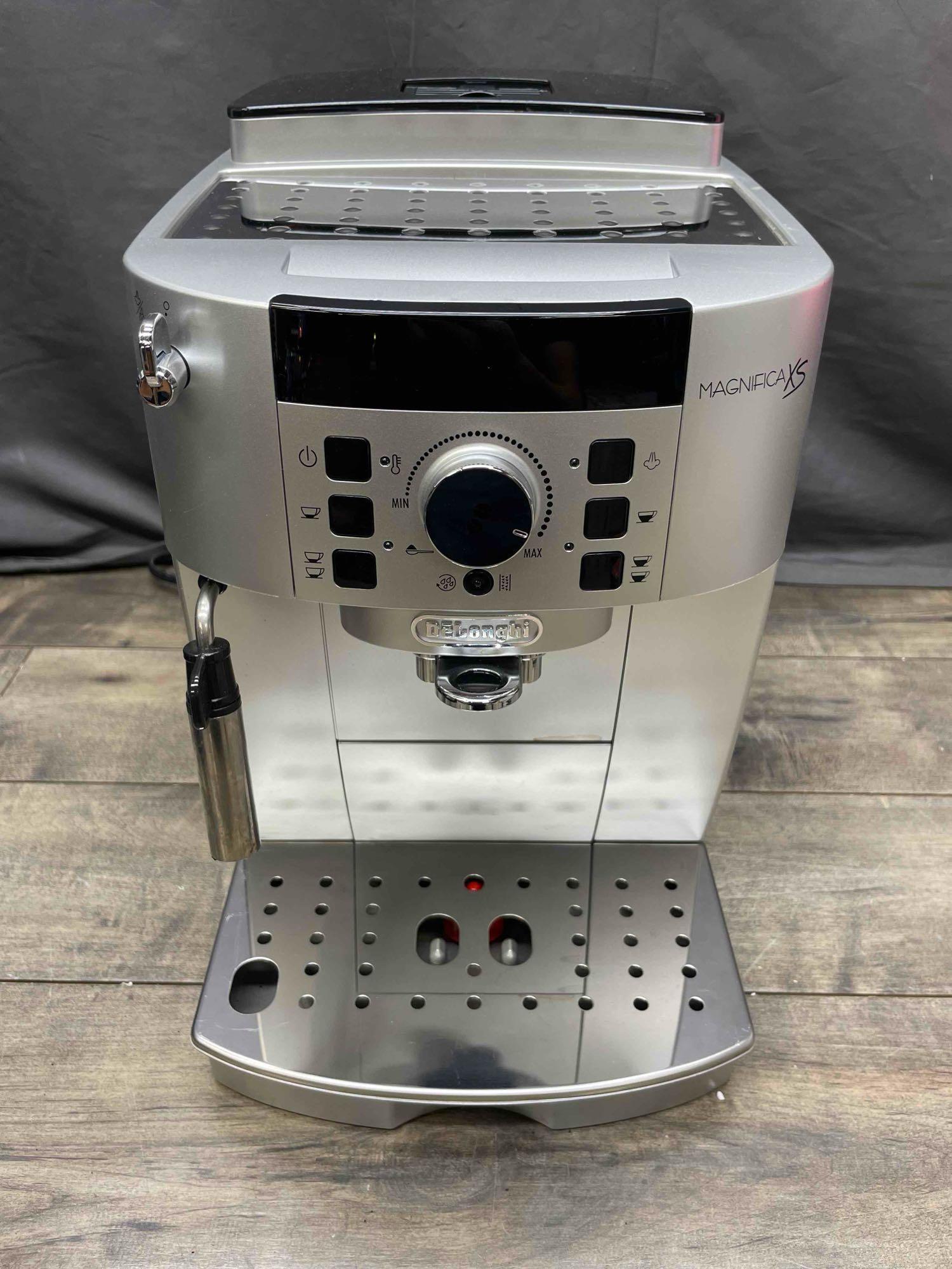 DeLonghi Magnifica XS Espresso Machine