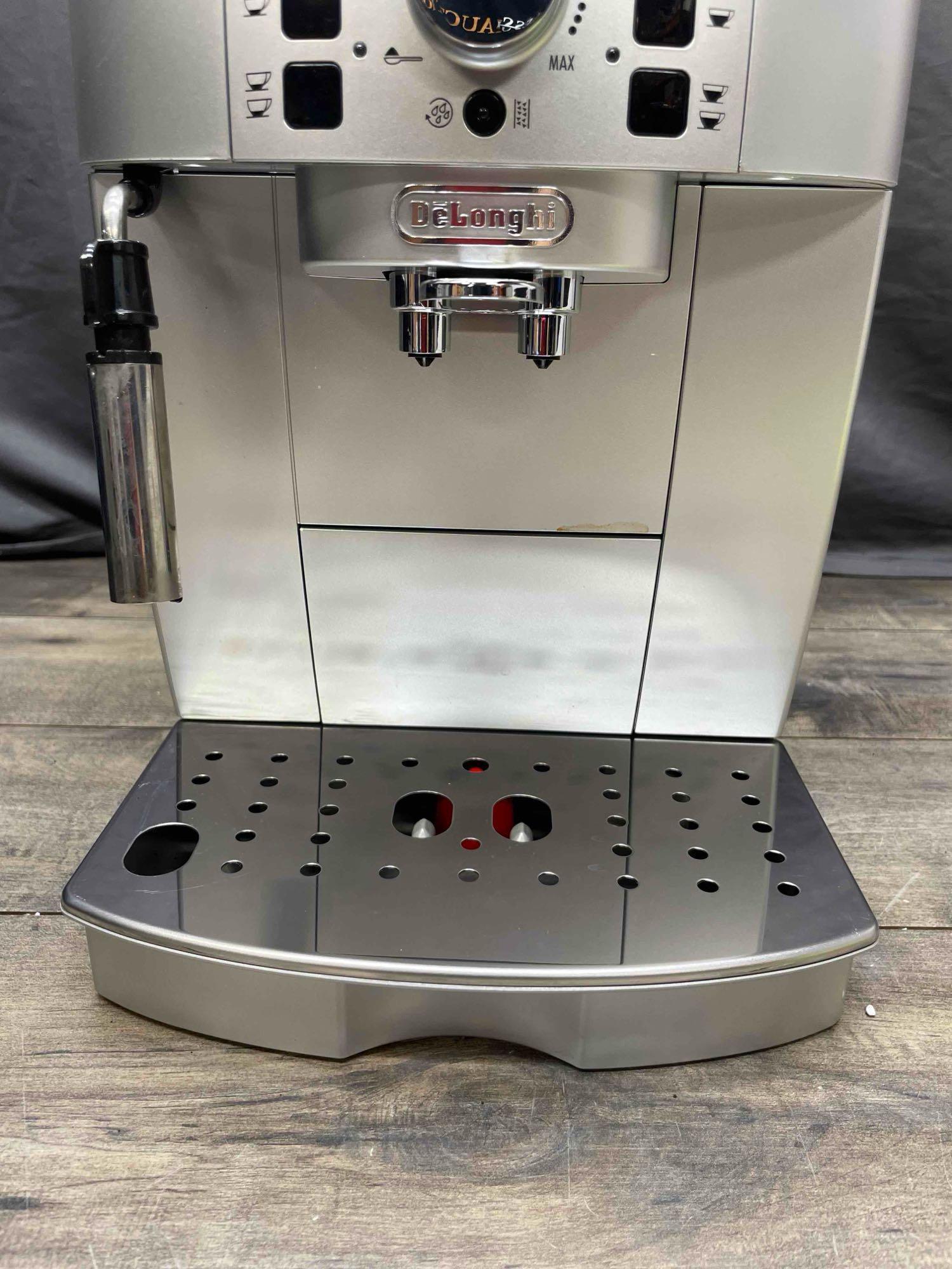DeLonghi Magnifica XS Espresso Machine