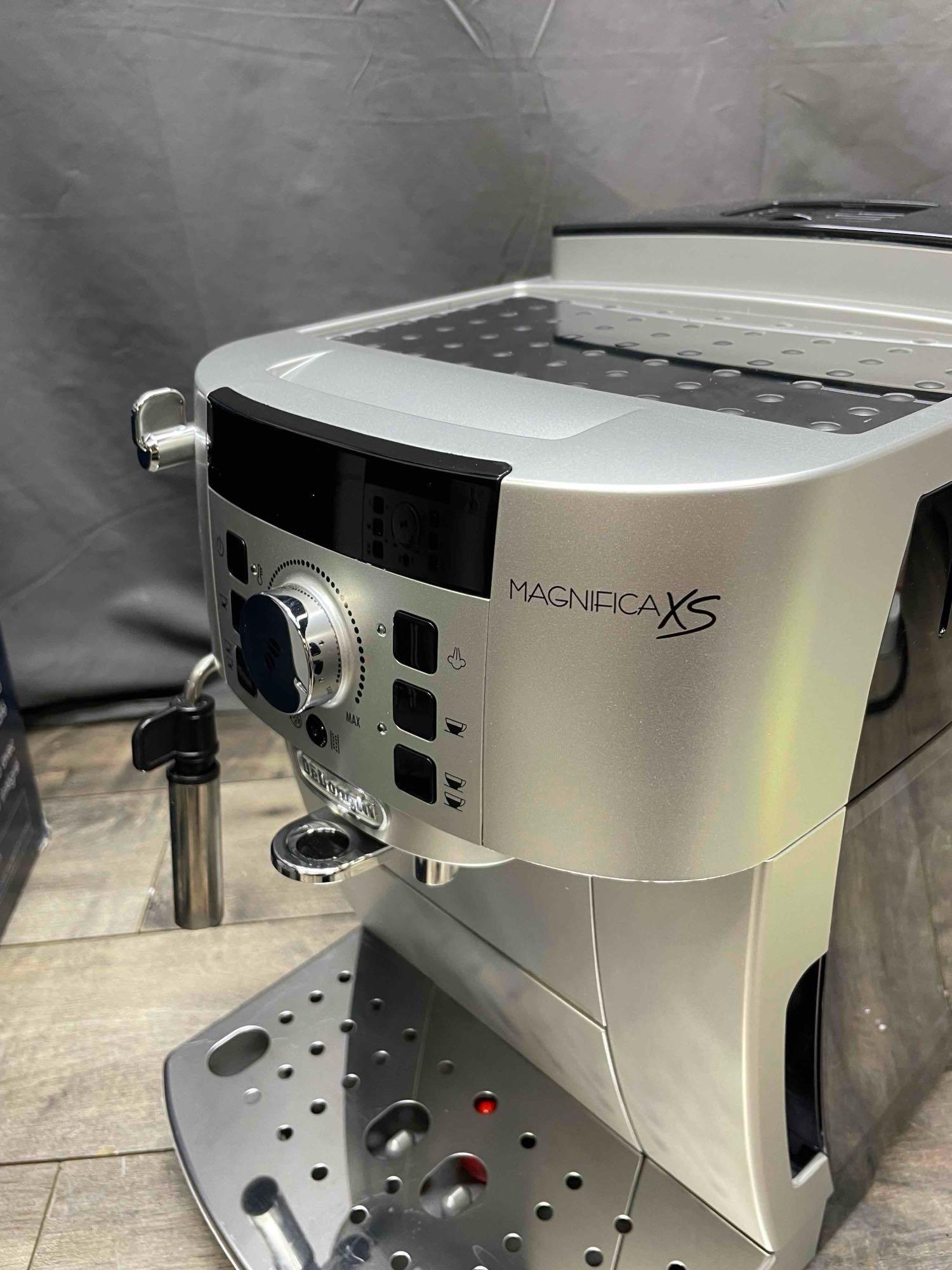 DeLonghi Magnifica XS Espresso Machine